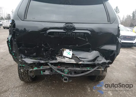 2021 Toyota 4Runner Nightshade Special Edition z USA, uszkodzony, nr VIN JTEJU5JR2M5883462